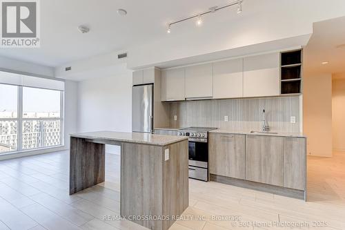 1306 - 31 Tippett Road, Toronto, ON - Indoor Photo Showing Kitchen