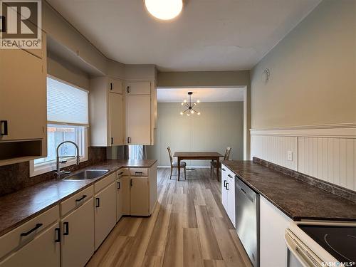 111 5Th Avenue E, Kindersley, SK - Indoor Photo Showing Kitchen