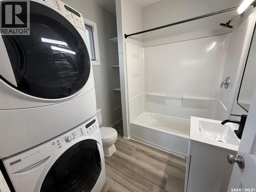 111 5Th Avenue E, Kindersley, SK - Indoor Photo Showing Laundry Room