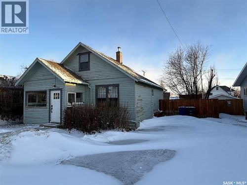 111 5Th Avenue E, Kindersley, SK - Outdoor
