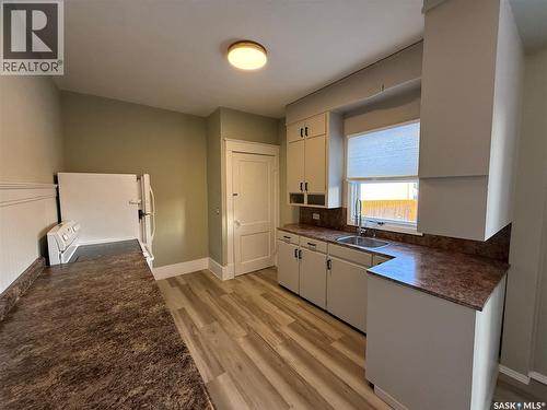 111 5Th Avenue E, Kindersley, SK - Indoor Photo Showing Kitchen