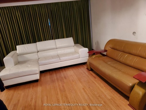 39 Earlton Road, Toronto, ON - Indoor Photo Showing Living Room