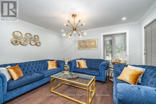 14 Sable Drive, Hamilton, ON - Indoor Photo Showing Living Room