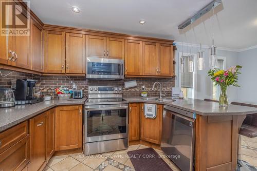 14 Sable Drive, Hamilton, ON - Indoor Photo Showing Kitchen