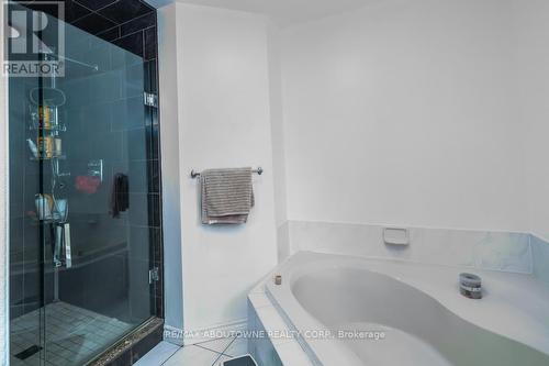 14 Sable Drive, Hamilton, ON - Indoor Photo Showing Bathroom