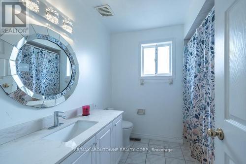 14 Sable Drive, Hamilton, ON - Indoor Photo Showing Bathroom