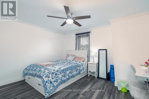 14 Sable Drive, Hamilton, ON - Indoor Photo Showing Bedroom