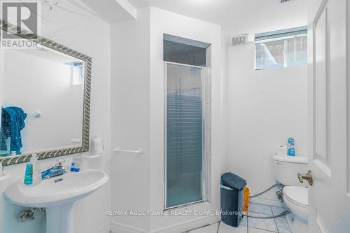 14 Sable Drive, Hamilton, ON - Indoor Photo Showing Bathroom