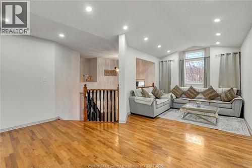 569 Sacred Heart, Lasalle, ON - Indoor