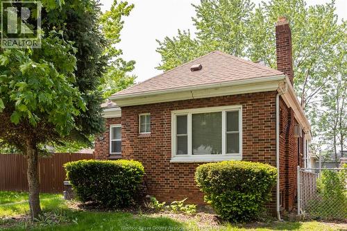 1239 Mcewan Avenue, Windsor, ON - Outdoor