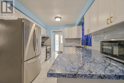 7517 Lully Court, Mississauga, ON - Indoor Photo Showing Kitchen