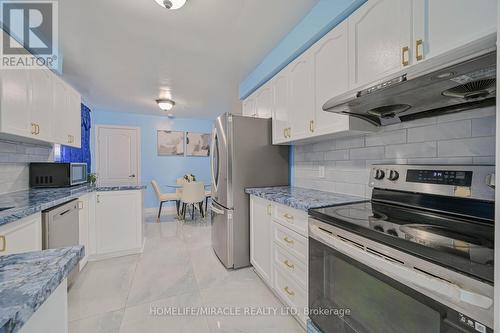 7517 Lully Court, Mississauga, ON - Indoor Photo Showing Kitchen