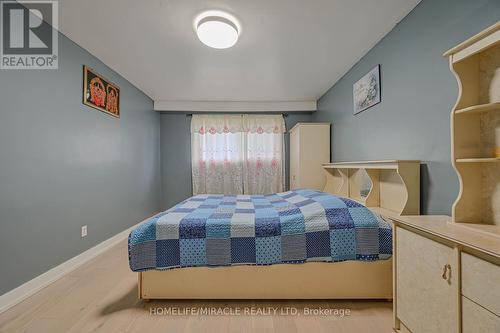 7517 Lully Court, Mississauga, ON - Indoor Photo Showing Bedroom
