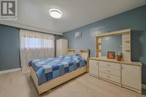 7517 Lully Court, Mississauga, ON - Indoor Photo Showing Bedroom