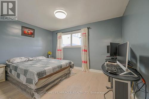 7517 Lully Court, Mississauga, ON - Indoor Photo Showing Bedroom