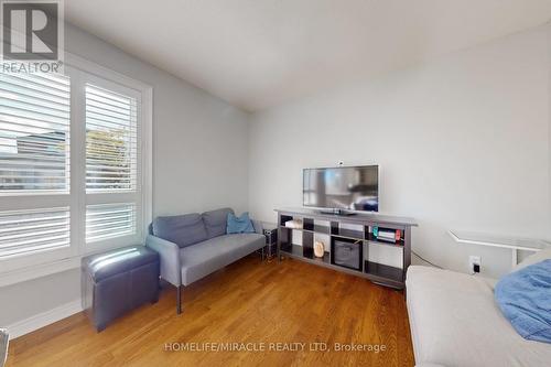 1012 Gordon Heights, Milton, ON - Indoor