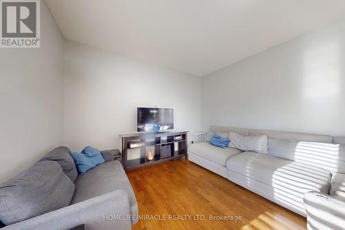 1012 Gordon Heights, Milton, ON - Indoor Photo Showing Living Room
