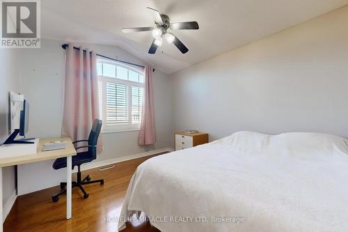 1012 Gordon Heights, Milton, ON - Indoor Photo Showing Bedroom