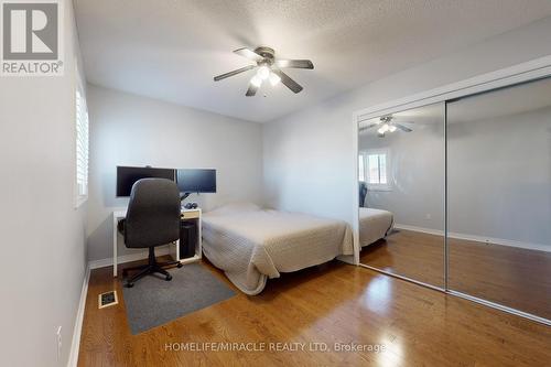 1012 Gordon Heights, Milton, ON - Indoor Photo Showing Bedroom