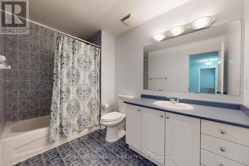 1012 Gordon Heights, Milton, ON - Indoor Photo Showing Bathroom