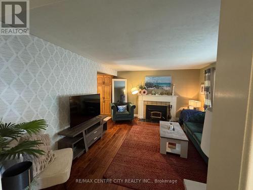 1462 Glengarry Avenue, London North (North H), ON - Indoor Photo Showing Living Room With Fireplace
