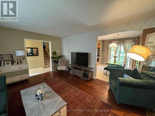 1462 Glengarry Avenue, London North (North H), ON - Indoor Photo Showing Living Room
