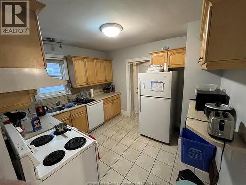 355 Randolph Avenue, Windsor, ON - Indoor Photo Showing Kitchen With Double Sink