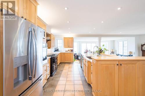 281 Puddicombe Road, Midland, ON - Indoor Photo Showing Kitchen With Upgraded Kitchen