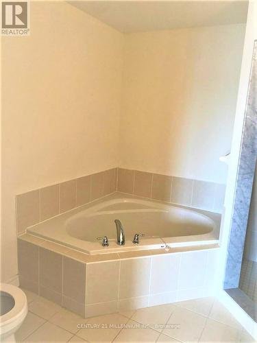 72 Palace Street, Thorold, ON - Indoor Photo Showing Bathroom