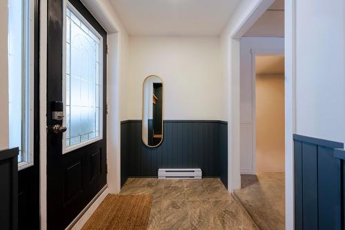 Hall d'entrée/Vestibule - 147 Ch. De La Vallée, Sutton, QC - Indoor Photo Showing Other Room