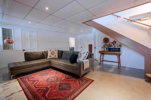 Salle familiale - 147 Ch. De La Vallée, Sutton, QC - Indoor Photo Showing Living Room