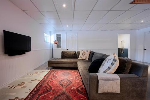 Salle familiale - 147 Ch. De La Vallée, Sutton, QC - Indoor Photo Showing Living Room