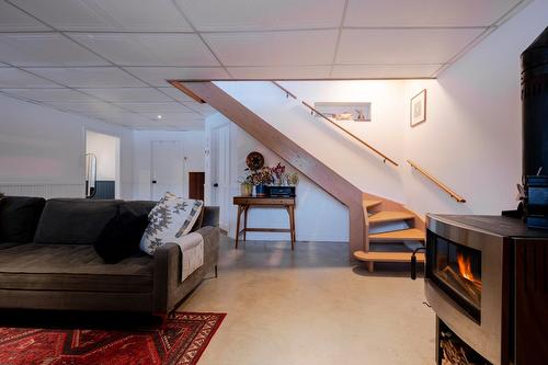 Salle familiale - 147 Ch. De La Vallée, Sutton, QC - Indoor
