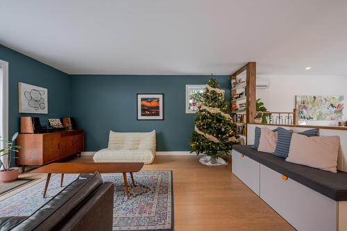 Salon - 147 Ch. De La Vallée, Sutton, QC - Indoor Photo Showing Living Room