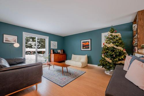 Salon - 147 Ch. De La Vallée, Sutton, QC - Indoor Photo Showing Living Room