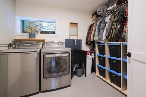 Salle de lavage - 147 Ch. De La Vallée, Sutton, QC - Indoor Photo Showing Laundry Room