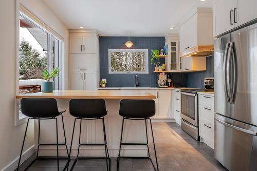 Cuisine - 147 Ch. De La Vallée, Sutton, QC - Indoor Photo Showing Kitchen