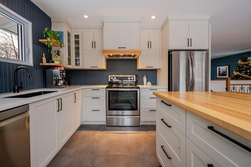 Cuisine - 147 Ch. De La Vallée, Sutton, QC - Indoor Photo Showing Kitchen With Upgraded Kitchen
