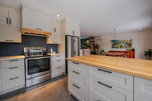 Cuisine - 147 Ch. De La Vallée, Sutton, QC - Indoor Photo Showing Kitchen