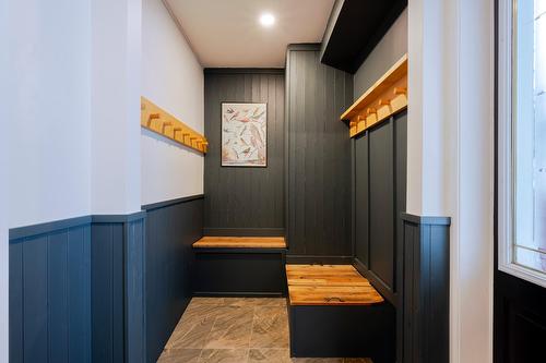 Hall d'entrée/Vestibule - 147 Ch. De La Vallée, Sutton, QC - Indoor Photo Showing Other Room