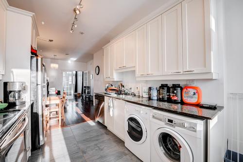 Kitchen - 2344 Av. Bourbonnière, Montréal (Mercier/Hochelaga-Maisonneuve), QC - Indoor Photo Showing Laundry Room