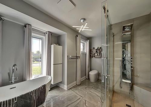 Salle de bains - 168 Rue Landry, Salaberry-De-Valleyfield, QC - Indoor