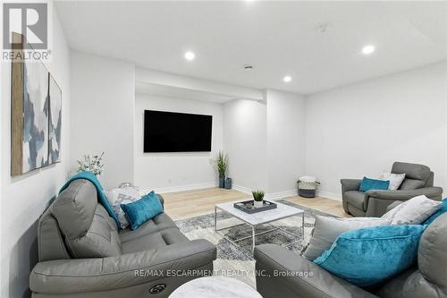270 Charles Street, Norfolk, ON - Indoor Photo Showing Living Room