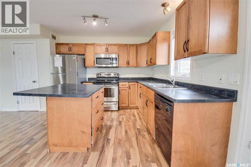 120 115Th Street W, Saskatoon, SK - Indoor Photo Showing Kitchen With Double Sink