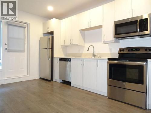 166 Mcpherson Crescent, Penticton, BC - Indoor Photo Showing Kitchen