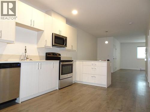 166 Mcpherson Crescent, Penticton, BC - Indoor Photo Showing Kitchen