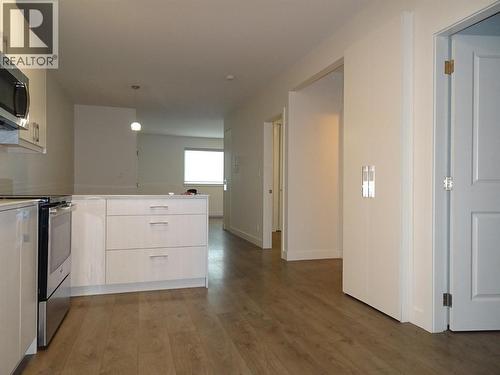 166 Mcpherson Crescent, Penticton, BC - Indoor Photo Showing Kitchen