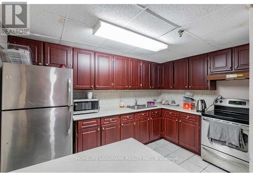 # 1402 - 177 Linus Road, Toronto, ON - Indoor Photo Showing Kitchen