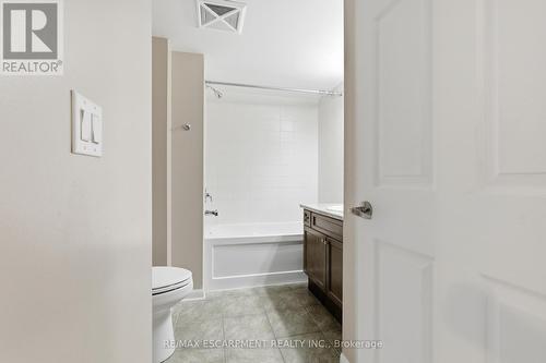 Bathroom - 107 - 1045 Nadalin Heights, Milton, ON - Indoor Photo Showing Bathroom