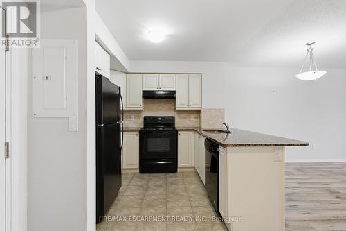 Kitchen - 107 - 1045 Nadalin Heights, Milton, ON - Indoor Photo Showing Kitchen